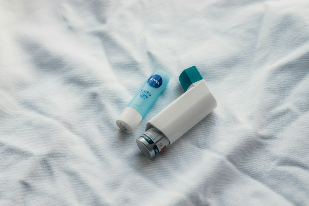 Asthma inhaler illustrating a comparison of Foracort 200 and Foracort 400 inhaler strengths